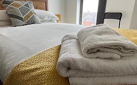 Central Darlington Apartment With Parking